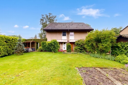 jardin avec from property, pelouse, et day time