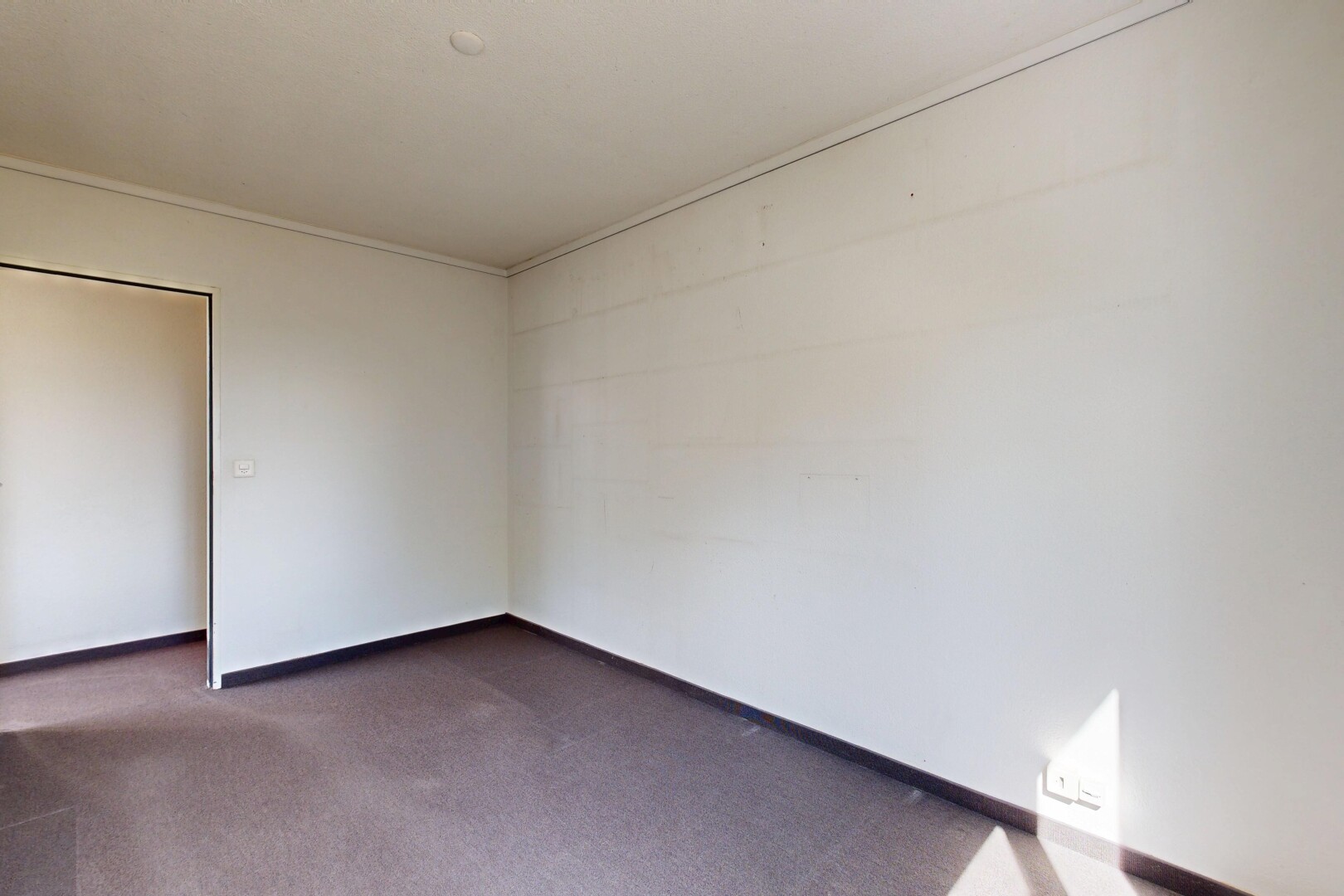 leerer raum mit drywall, gipskartonwand, inside property, carpet, und teppich