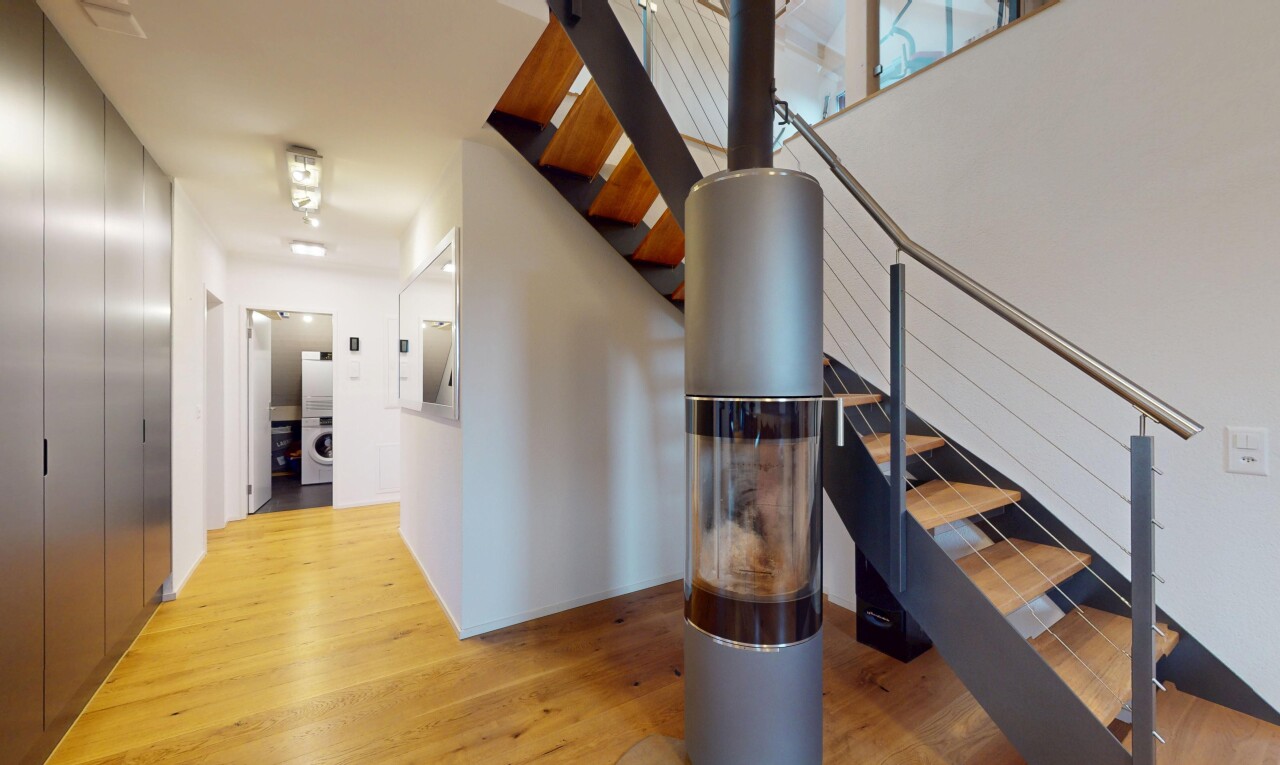 treppe mit holzfußboden und gipskartonwand