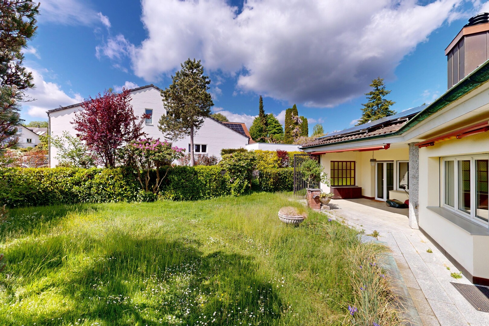 garten mit terrasse, from property, day time, und rasen