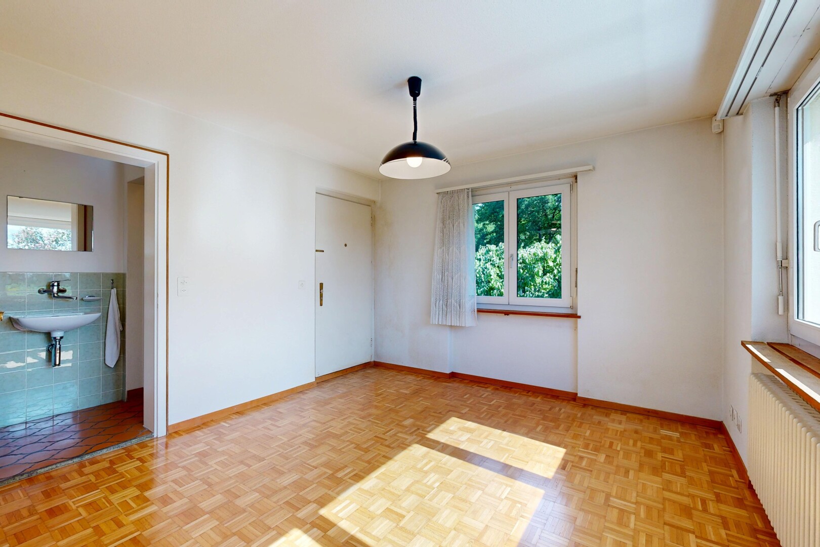 leerer raum mit kühler, gipskartonwand, drywall, sockelleisten, und baseboards wall