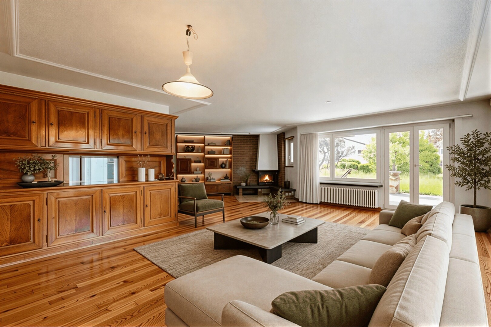 wohnzimmer mit holzfußboden, wood finish floor, inside property, kühler, und natürliches licht