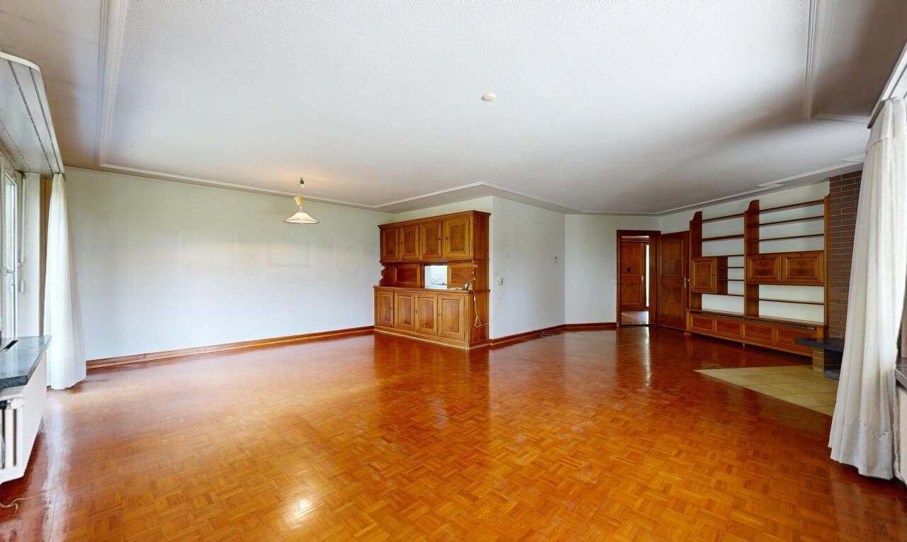 leerer raum mit inside property, gipskartonwand, drywall, holzfußboden, und wood finish floor