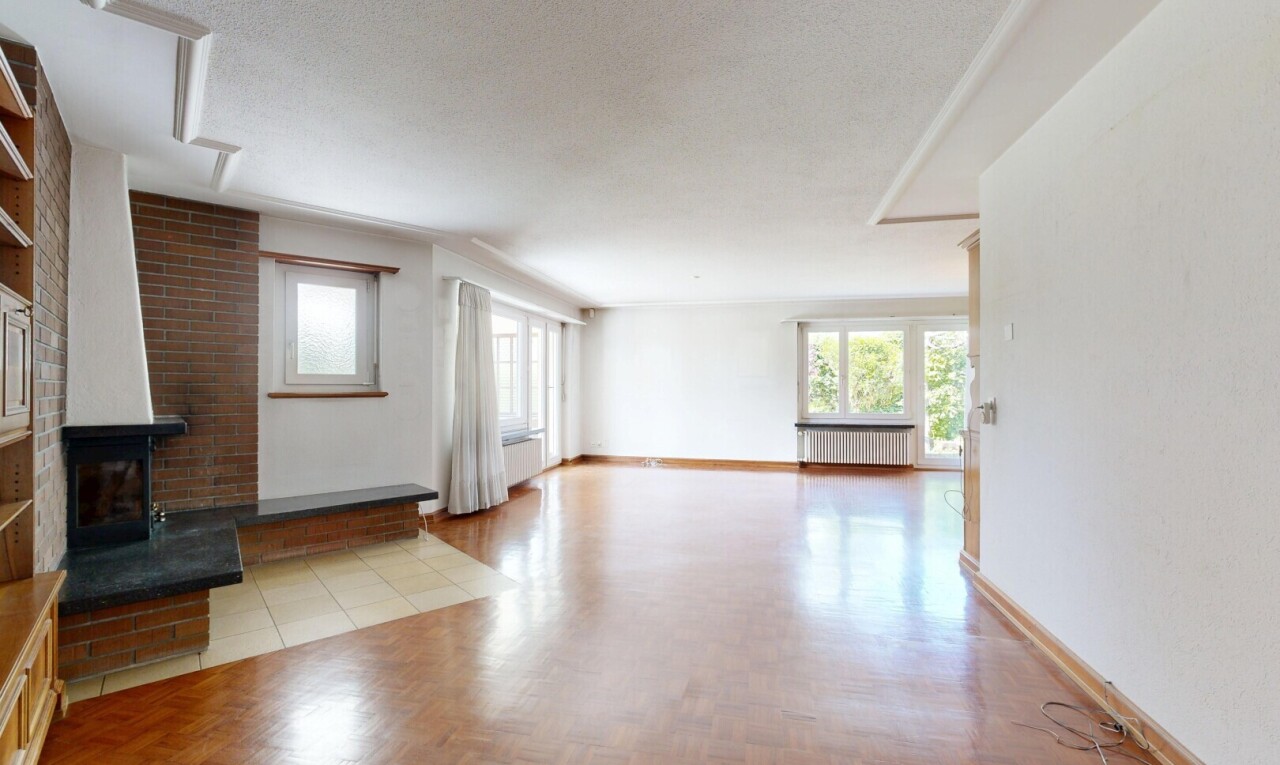 wohnzimmer mit holzfußboden, wood finish floor, inside property, gipskartonwand, und drywall