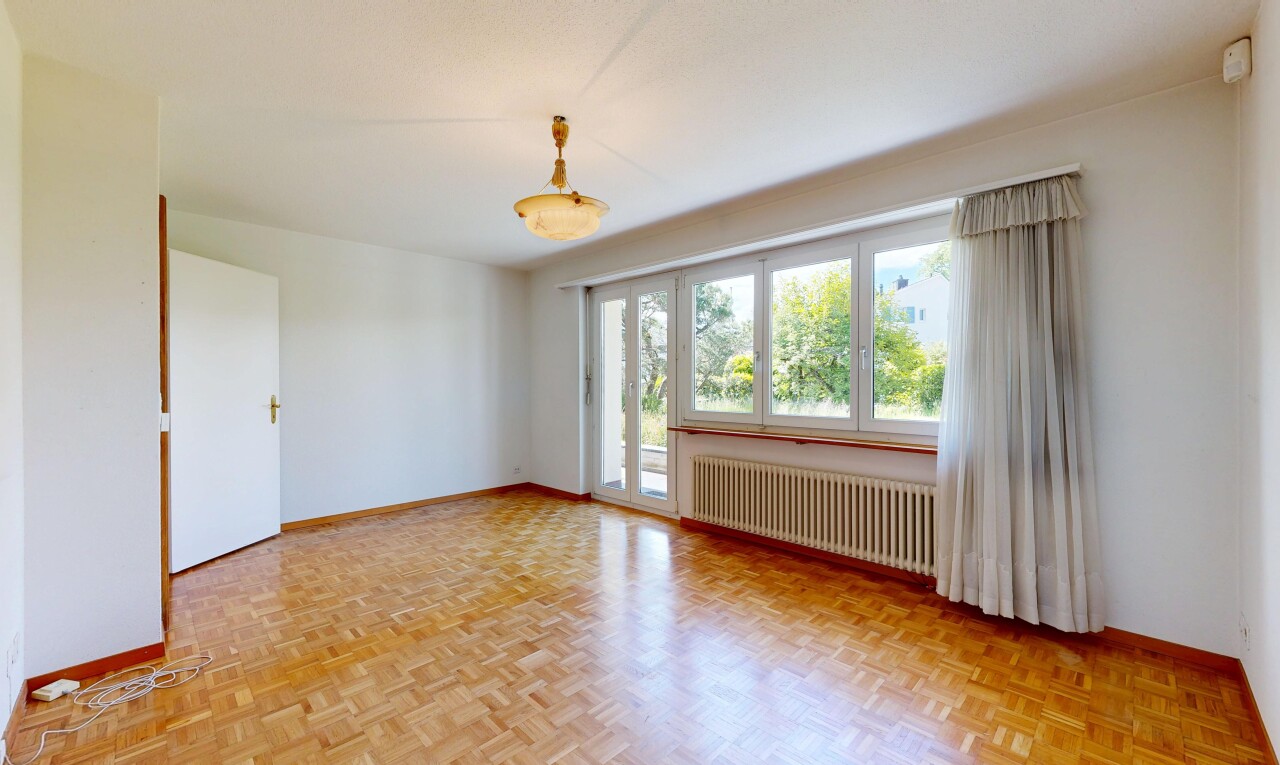 leerer raum mit drywall, gipskartonwand, kühler, inside property, und natural light