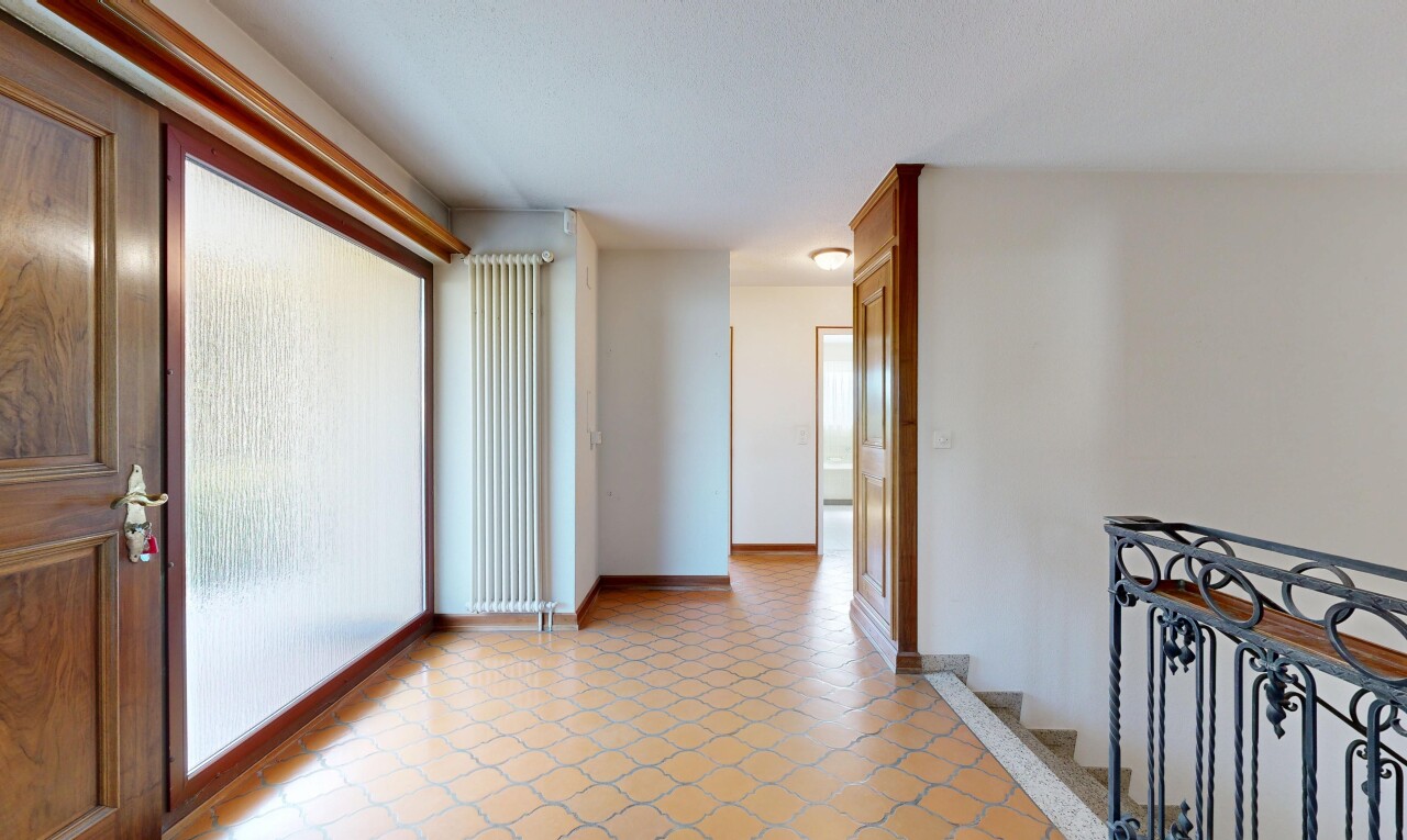 leerer raum mit gipskartonwand, drywall, inside property, light floor, und natürliches licht