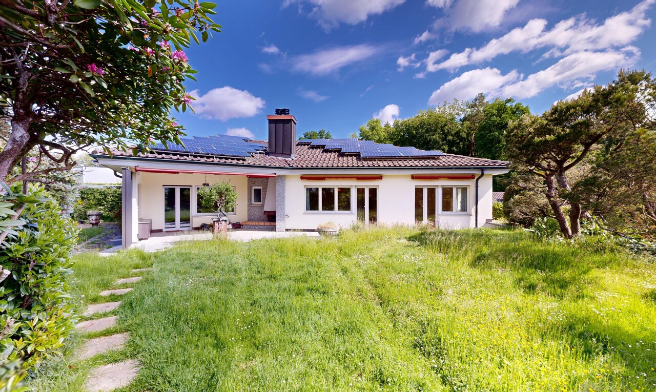 außenansicht mit property visible, schornstein, solaranlage, terrasse, und französische türen