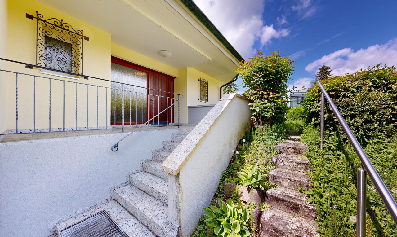 treppe mit from property und day time