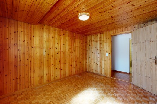 leerer raum mit parquet floor, wood finish floor, holzfußboden, inside property, und wood ceiling