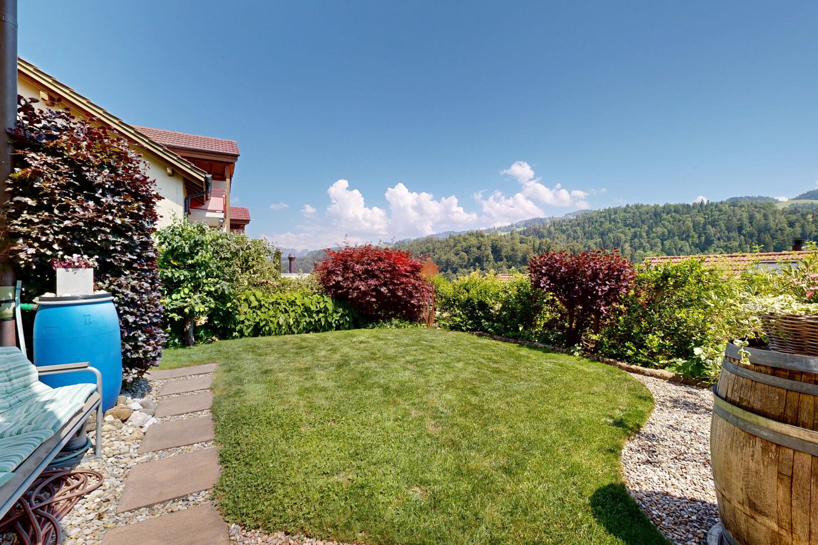 garten mit rasen, from property, und day time