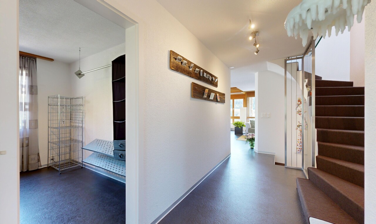 treppe mit treppen, inside property, gipskartonwand, drywall, und natürliches licht