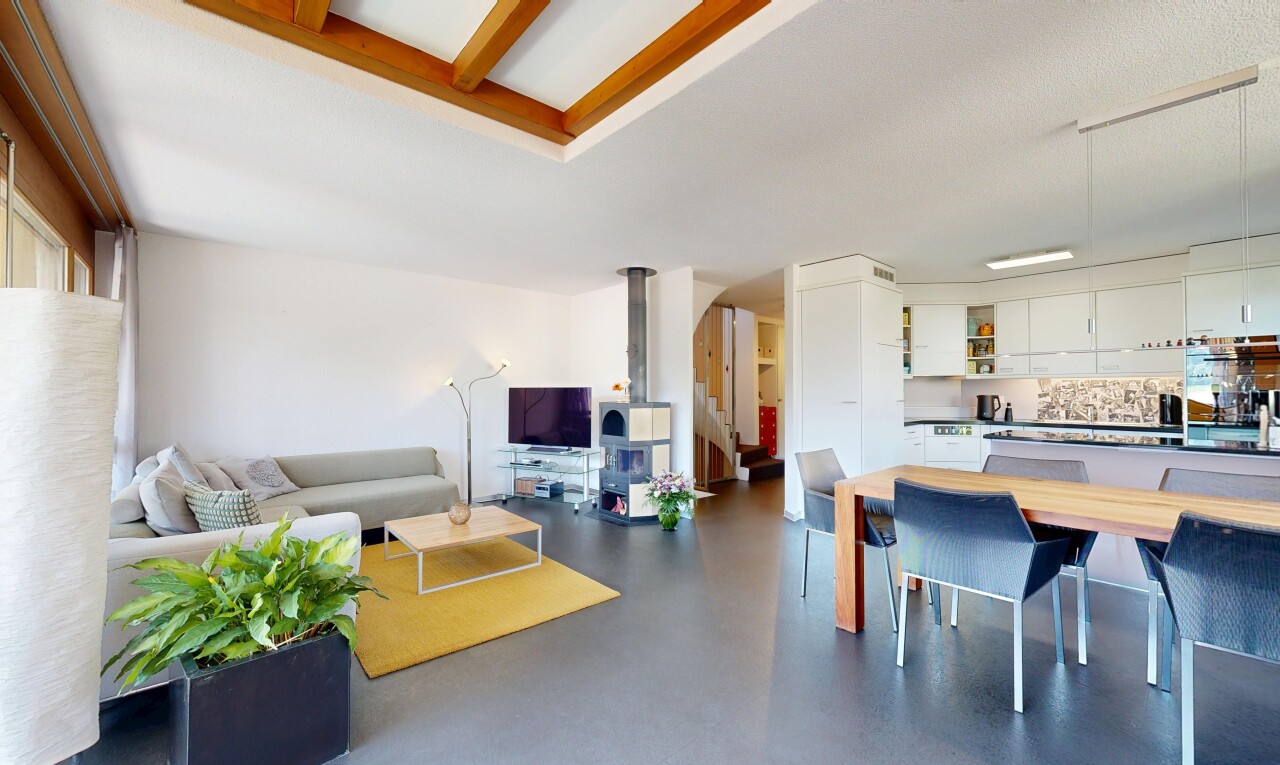wohn- / esszimmer mit inside property, gipskartonwand, drywall, finished concrete floor, und betonboden