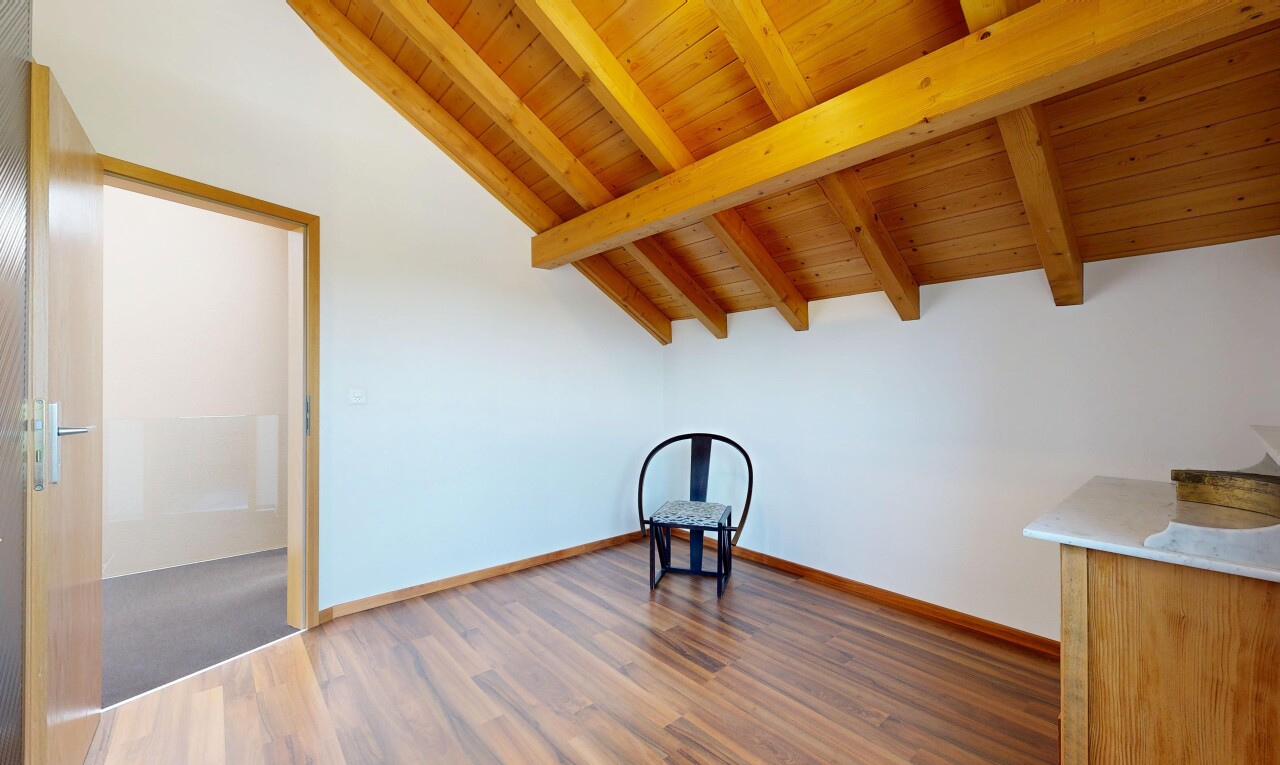 leerer raum mit inside community, drywall, gipskartonwand, vaulted ceiling, und dachschräge