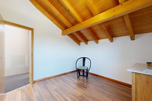 leerer raum mit inside community, drywall, gipskartonwand, vaulted ceiling, und dachschräge