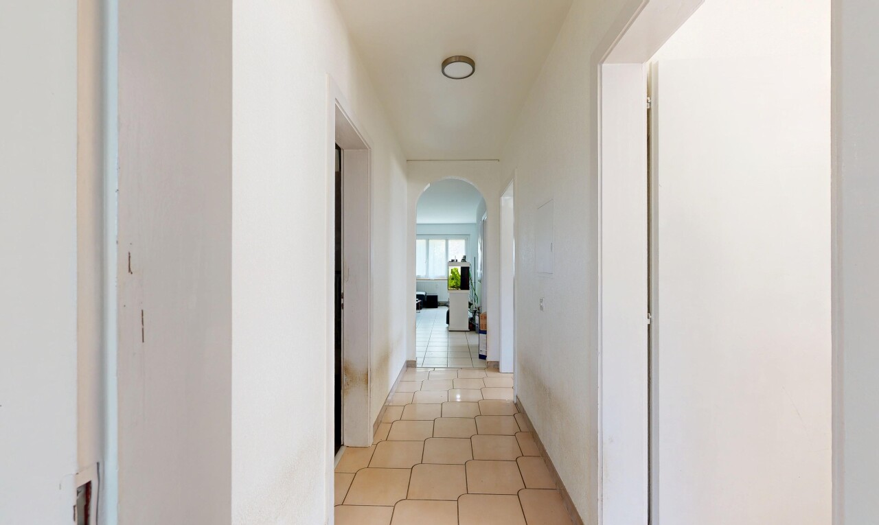 hallway featuring arched walkways