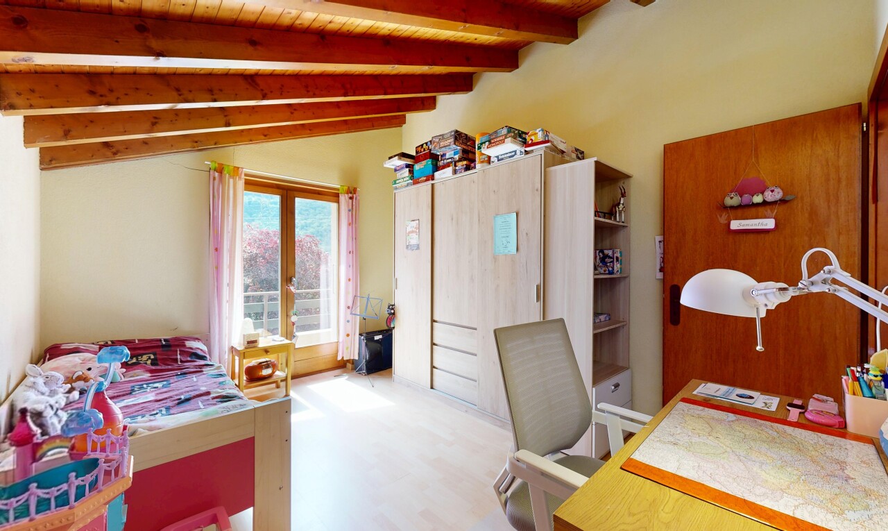 chambre avec inside property, natural light, lumière naturelle, drywall, et cloison sèche
