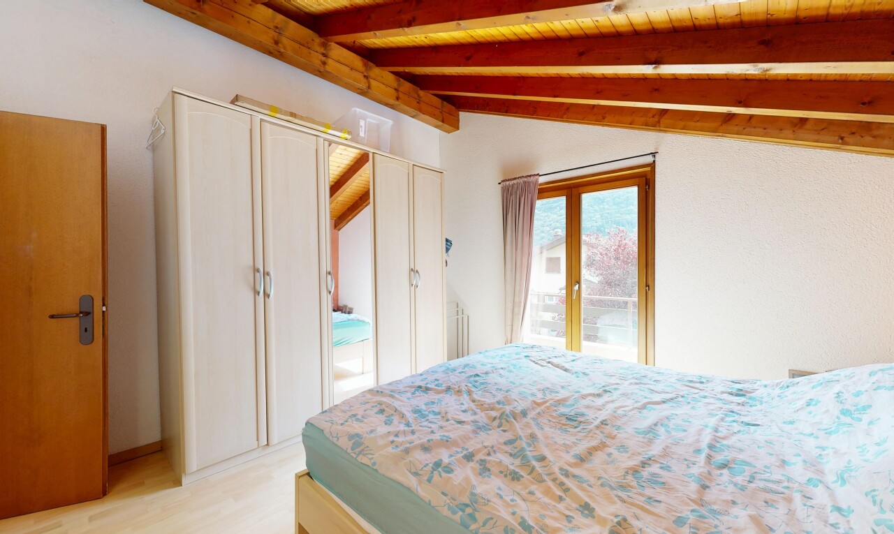 chambre avec placard, inside property, natural light, lumière naturelle, et drywall