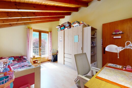 chambre avec inside property, natural light, lumière naturelle, drywall, et cloison sèche