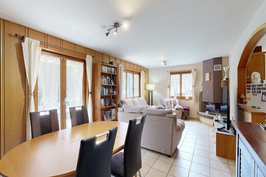 salon / salle à manger avec inside property, light floor, natural light, lumière naturelle, et tile floor