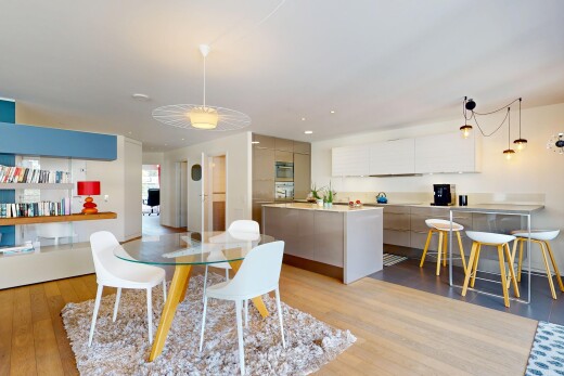 esszimmer mit inside property, wood finish floor, holzfußboden, drywall, und gipskartonwand