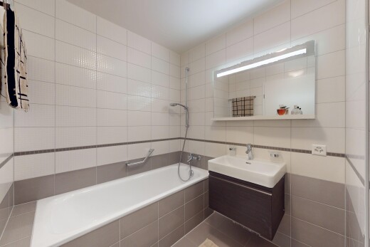 bad mit tile wall, fliesenwand, schminktisch, tile tub, und komplettes badezimmer