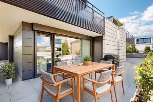 terrasse mit day time, property visible, und essbereich im freien