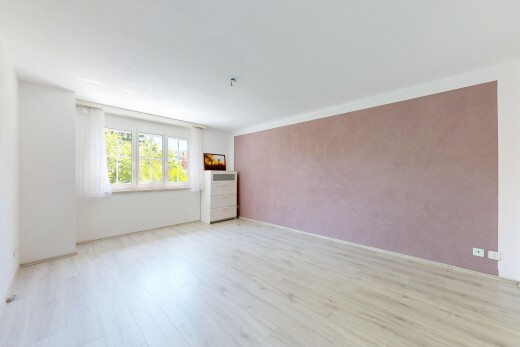 pièce vide avec natural light, lumière naturelle, inside property, wood finish floor, et sol en finition bois