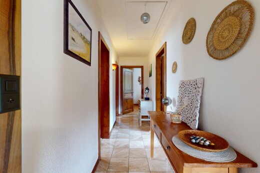 couloir avec escaliers escamotables et inside property