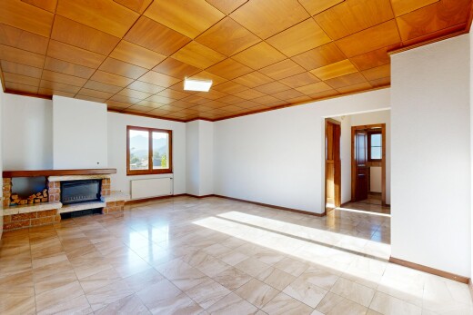 leerer raum mit natural light, natürliches licht, kamin, drywall, und gipskartonwand