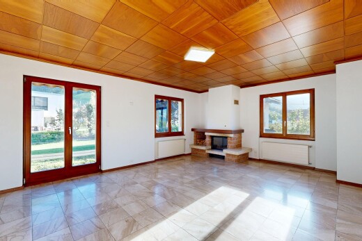 leerer raum mit natural light, natürliches licht, drywall, gipskartonwand, und baseboards wall