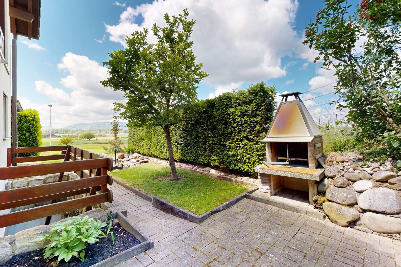 jardin avec from property, day time, et terrasse