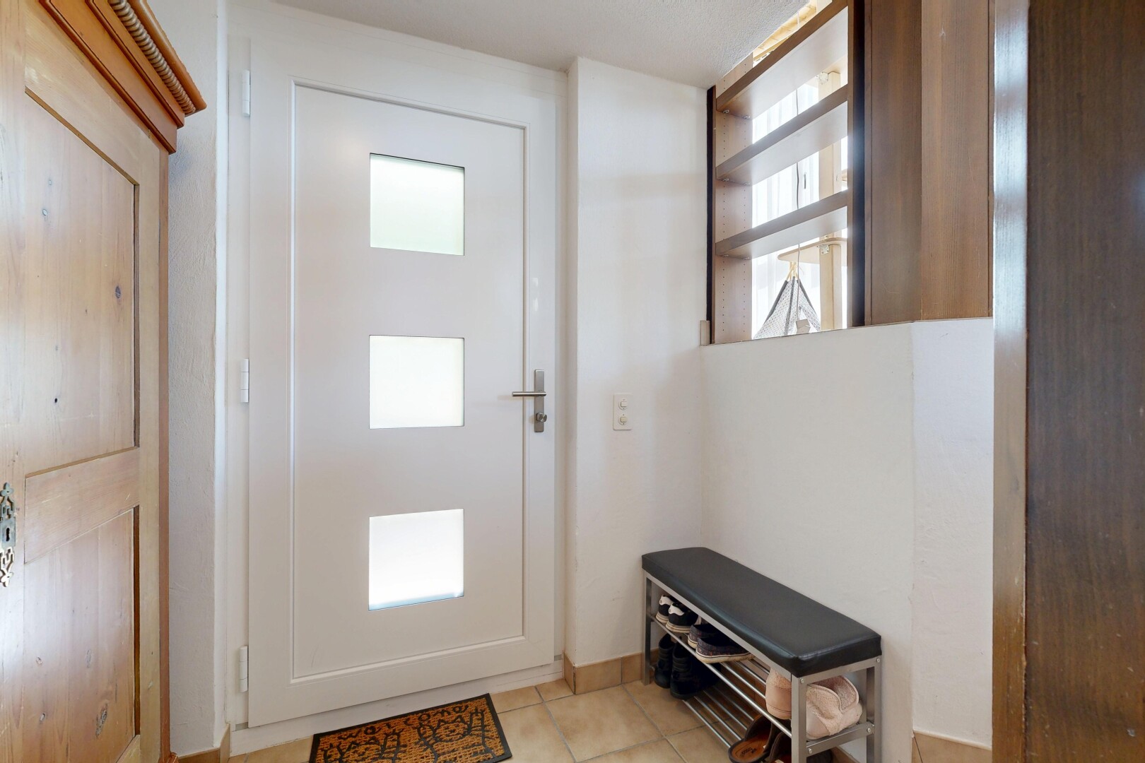 couloir avec inside property, lumière naturelle, natural light, light floor, et cloison sèche