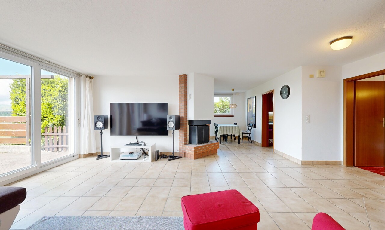 salon avec light floor, inside property, télévision, cloison sèche, et drywall