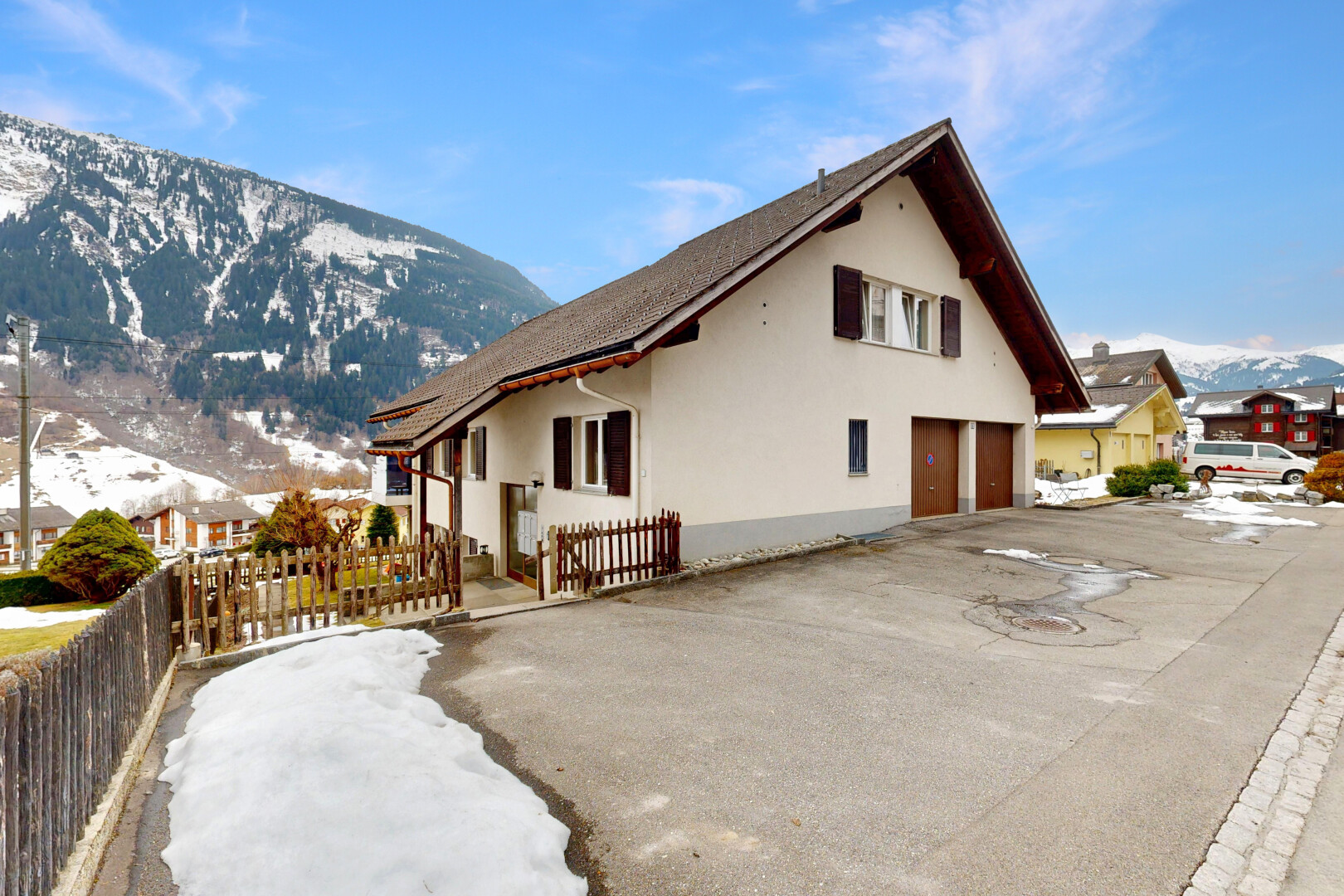façade avec clôture, snow, vue sur la montagne, mountain view, et bardage en stuc