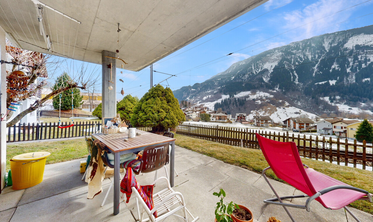terrasse avec from property, coin repas extérieur, clôture, terrasse, et day time