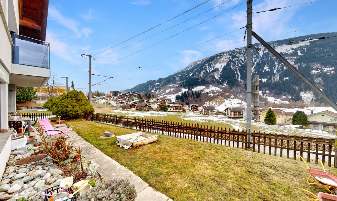 vue sur la montagne avec from property, day time, vue sur la montagne, mountain view, et power lines view