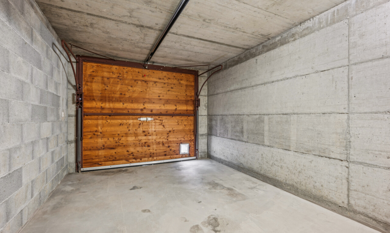 parking avec inside property