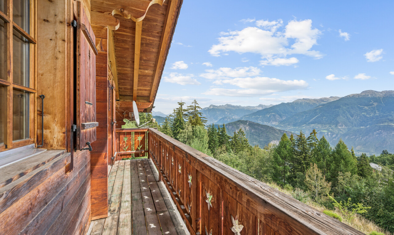 balcon avec view focus, mountain view, vue sur la montagne, balcon, et from property