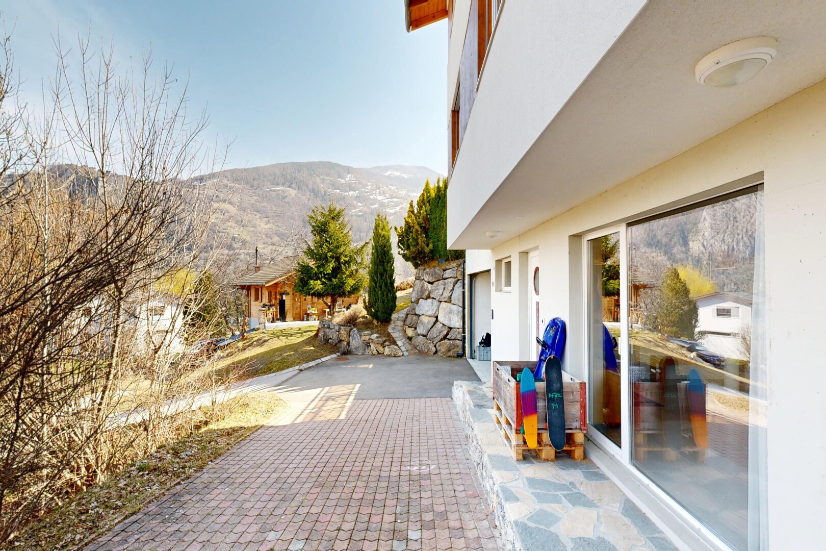 terrasse mit from property, blick auf die berge, mountain view, und day time