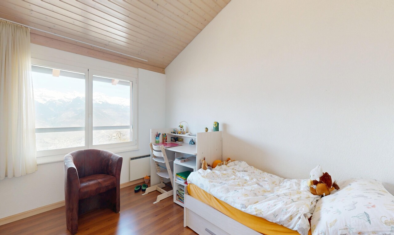 zimmer / schlafzimmer mit wood ceiling, holzdecke, drywall, gipskartonwand, und natural light
