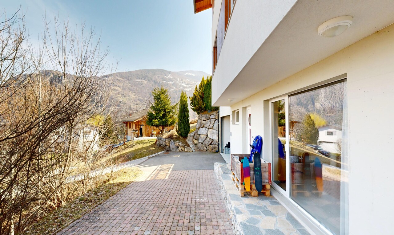terrasse mit from property, blick auf die berge, mountain view, und day time