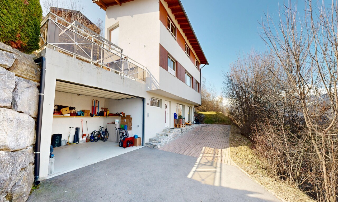 außenansicht mit stuckverkleidung, balkon, und day time