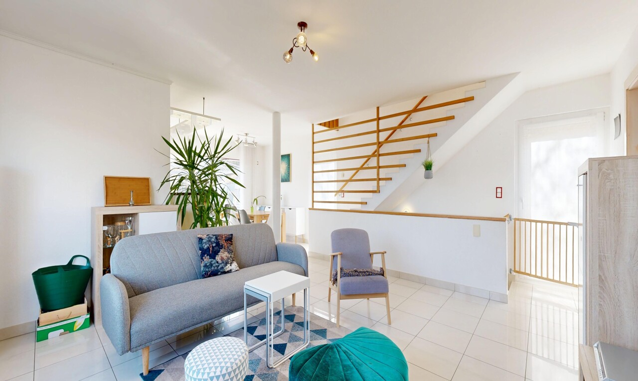 wohnzimmer mit gipskartonwand, drywall, inside property, fliesenboden, und tile floor
