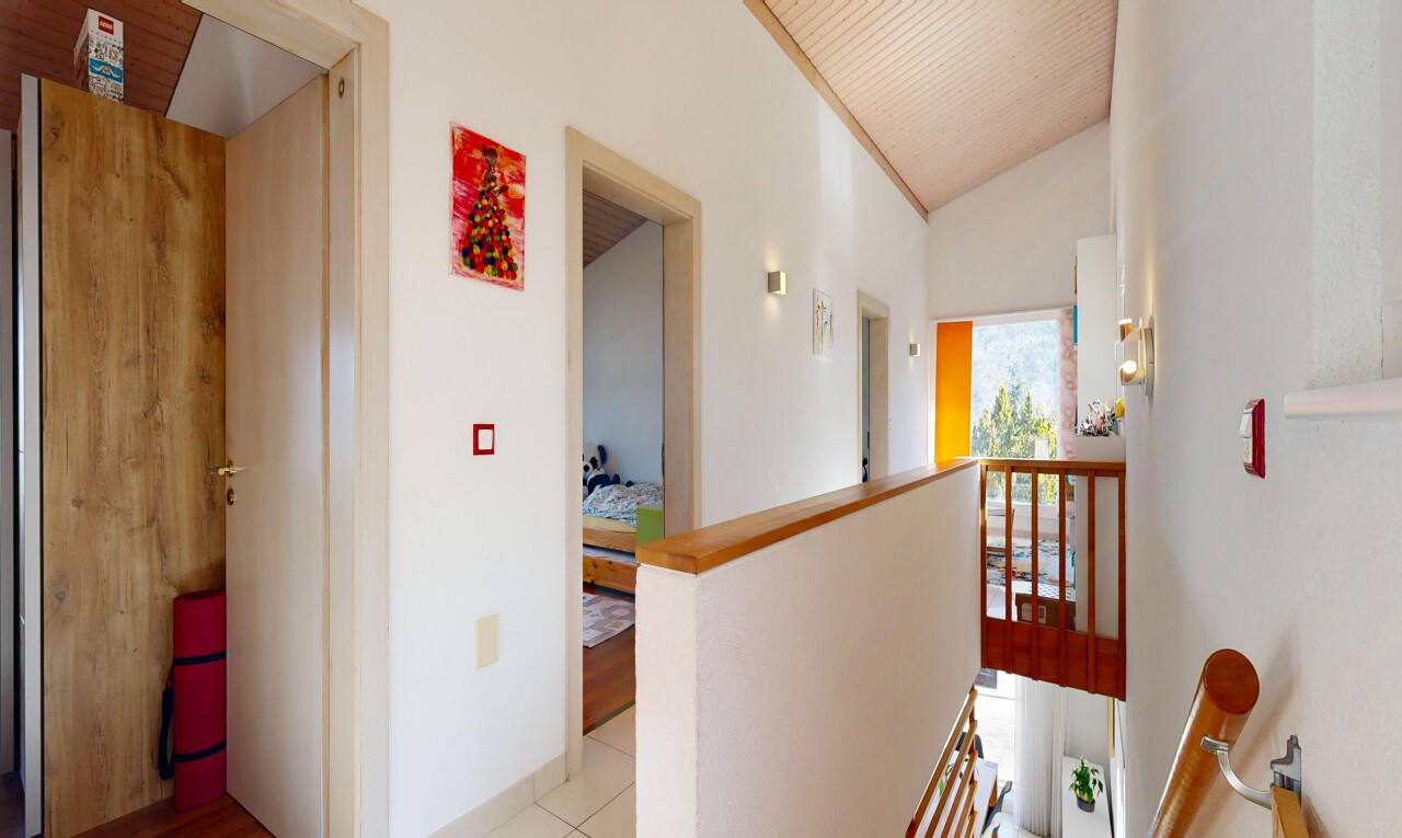 halle / korridor mit inside property, drywall, gipskartonwand, natural light, und natürliches licht