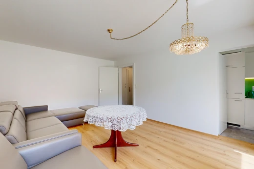 salon avec drywall, cloison sèche, wood finish floor, sol en finition bois, et inside property