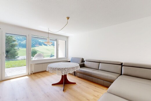 salon avec accès à l'extérieur, wood finish floor, sol en finition bois, drywall, et cloison sèche