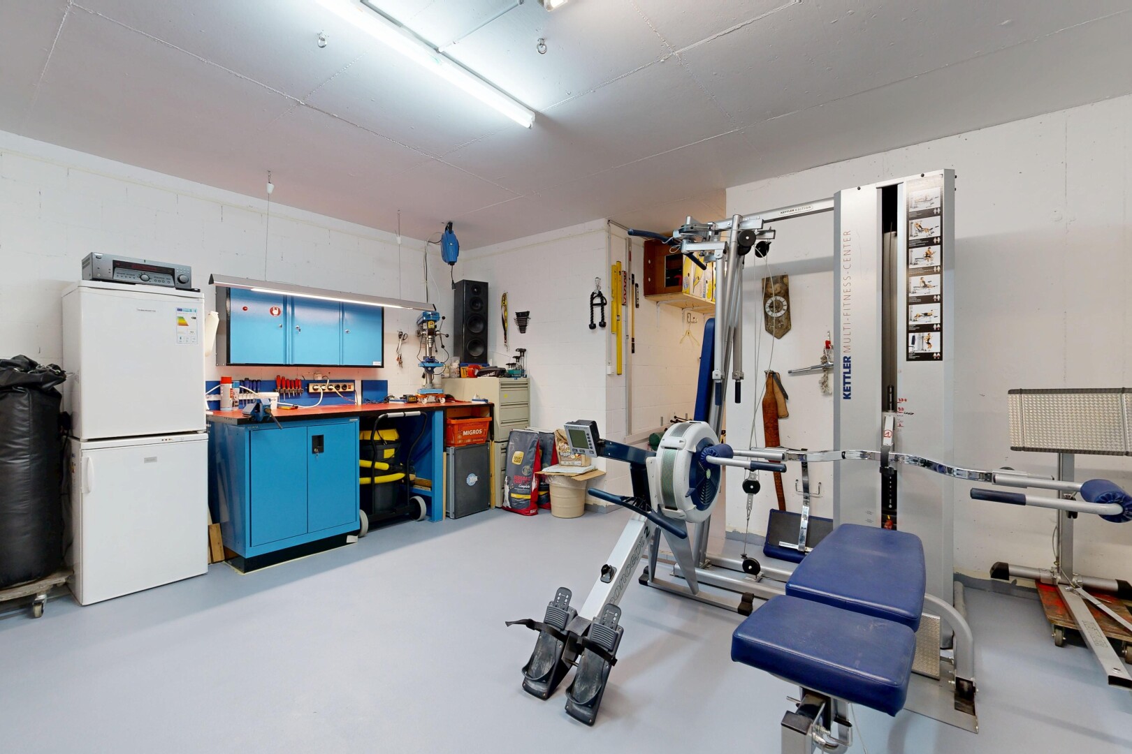 fitnessstudio mit inside community, concrete floor, und finished concrete floor