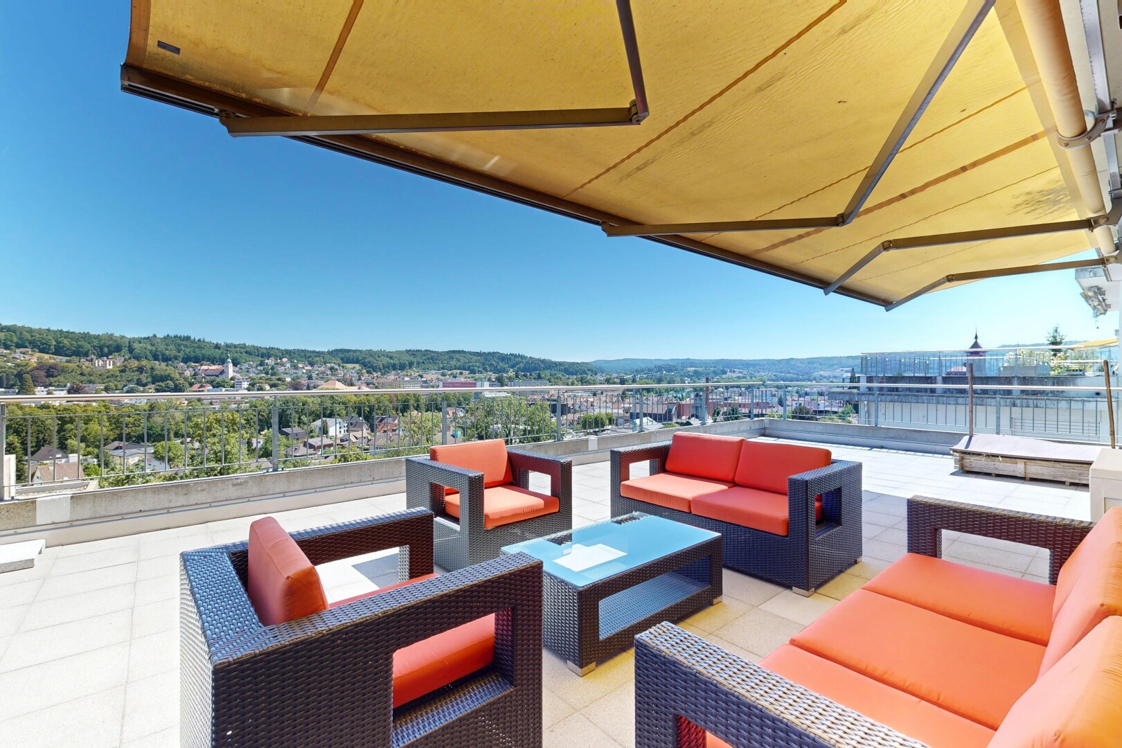 terrasse mit markise, terrasse, wohnraum im freien, und day time