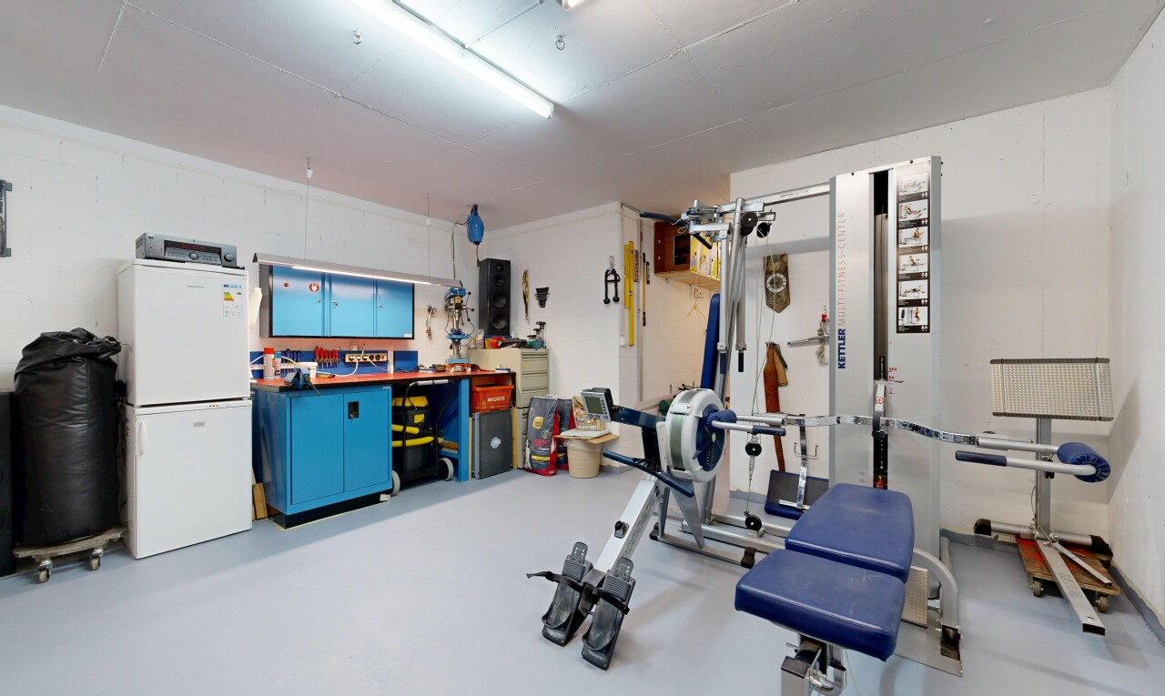 fitnessstudio mit inside community, concrete floor, und finished concrete floor