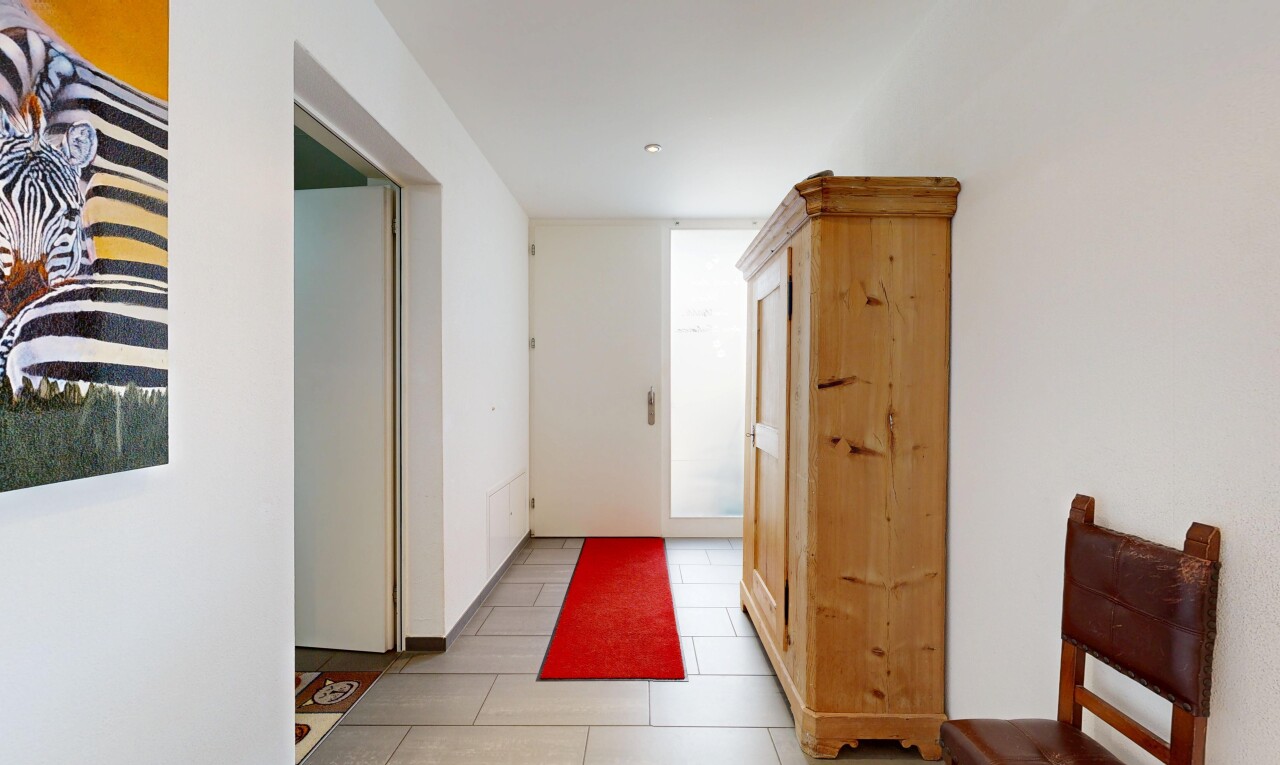 halle / korridor mit gipskartonwand, drywall, inside property, light floor, und fliesenboden